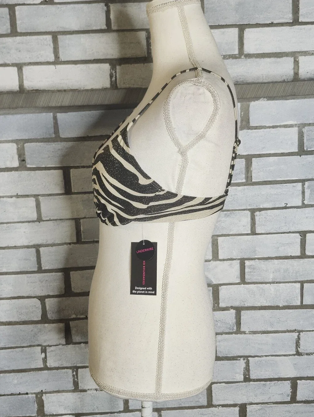 • NWT No Boundaries Junior’s Zebra Print Underwire Bikini Top Size Medium Brown